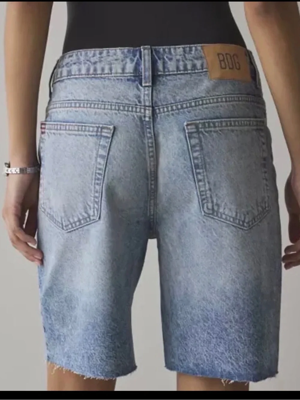 BDG Tori Mid Rise Cutoff Jort Size 26